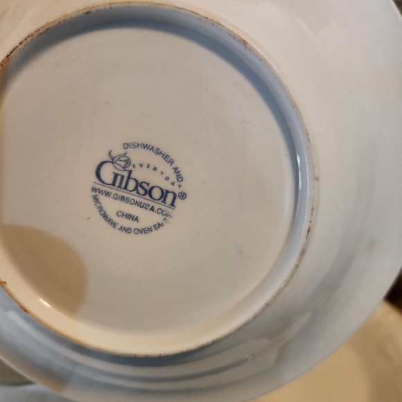 Gibson Creamy White All Over Fruit Wheat Embossed Bowls Set Of 3 8" - Picture 2 of 6